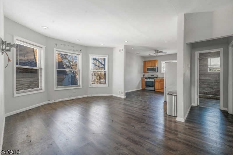 31 Homestead Park Newark, NJ 07108 - Photo 13 of 24