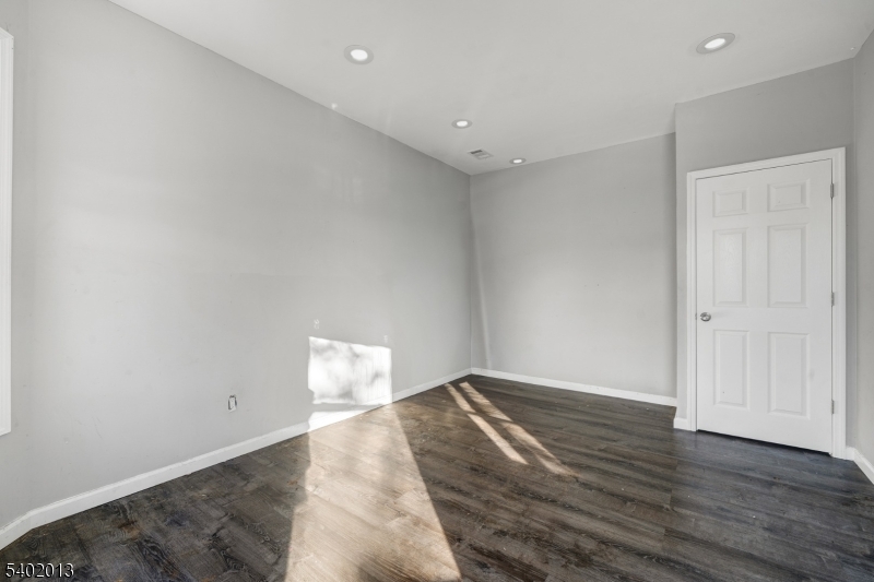 31 Homestead Park Newark, NJ 07108 - Photo 14 of 24