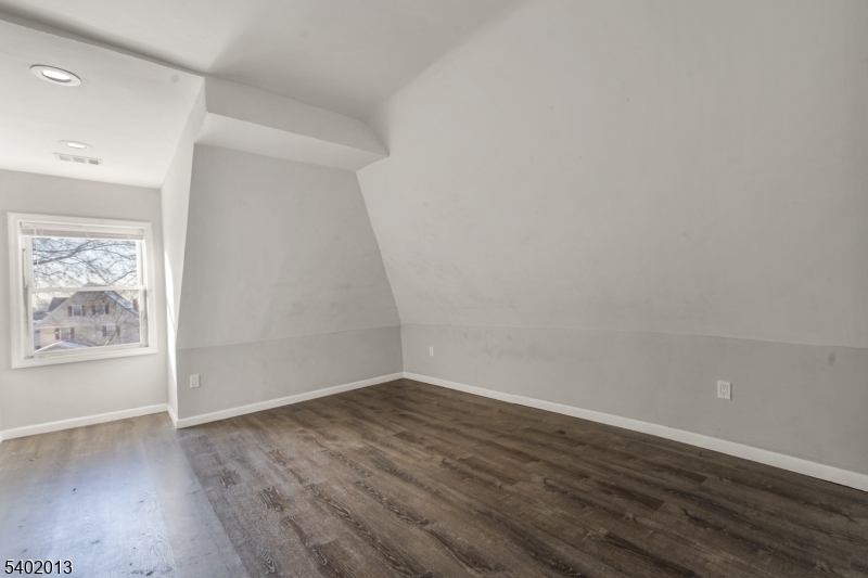 31 Homestead Park Newark, NJ 07108 - Photo 15 of 24