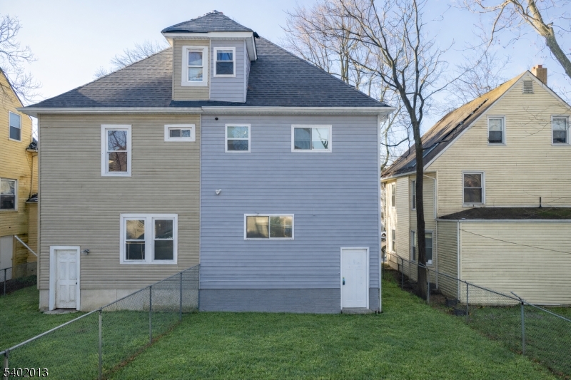 31 Homestead Park Newark, NJ 07108 - Photo 2 of 24