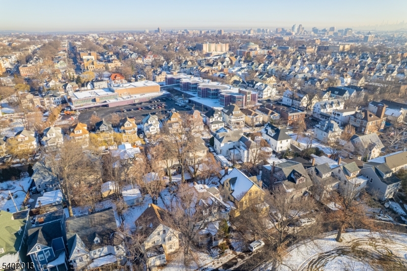 31 Homestead Park Newark, NJ 07108 - Photo 3 of 24