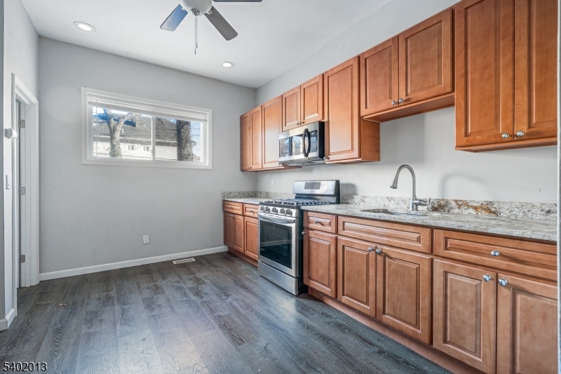 31 Homestead Park Newark, NJ 07108 - Photo 5 of 24