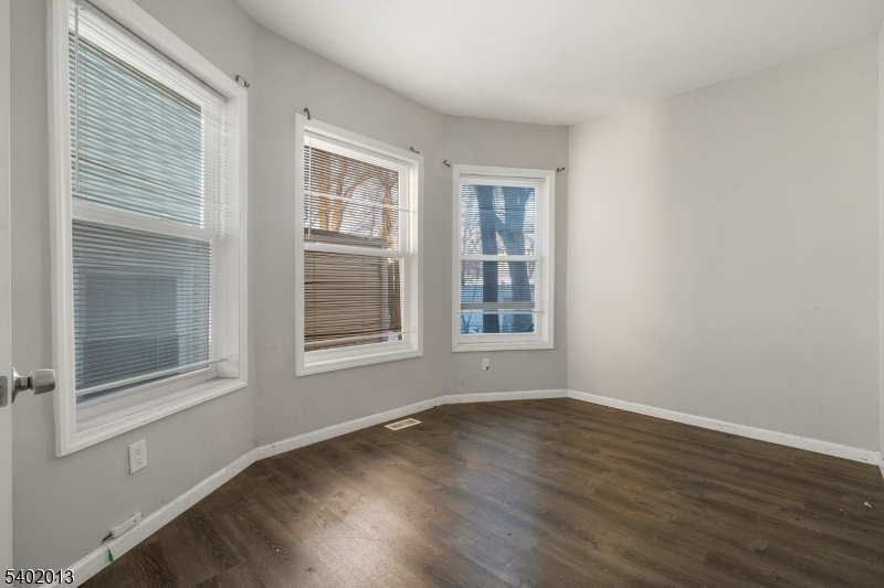 31 Homestead Park Newark, NJ 07108 - Photo 8 of 24