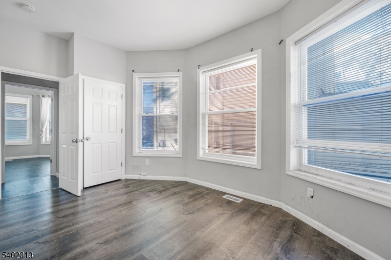 31 Homestead Park Newark, NJ 07108 - Photo 9 of 24