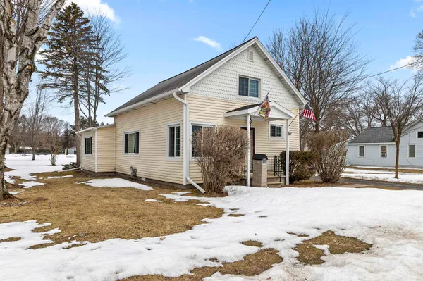 $249,900 | 418 Smith Avenue, Oconto, WI 54153