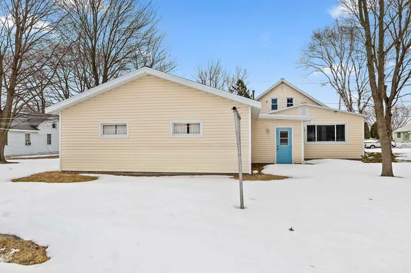 $249,900 | 418 Smith Avenue, Oconto, WI 54153
