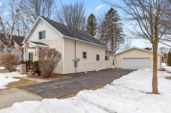 $249,900 | 418 Smith Avenue, Oconto, WI 54153