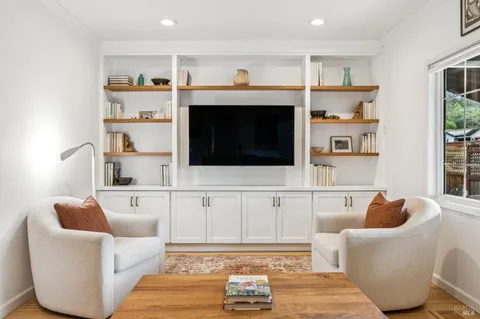 $1,098,000 | 605 Calle Del Monte, Sonoma, CA 95476