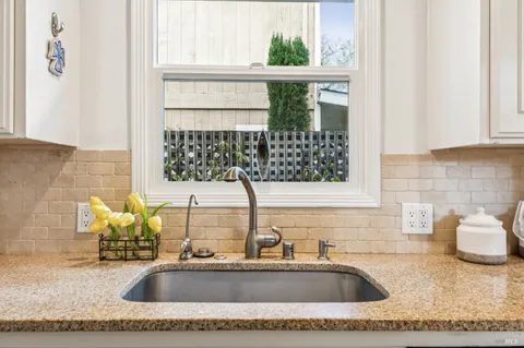 $1,098,000 | 605 Calle Del Monte, Sonoma, CA 95476