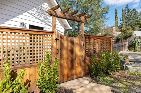 $1,098,000 | 605 Calle Del Monte, Sonoma, CA 95476