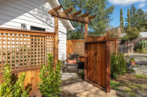 $1,098,000 | 605 Calle Del Monte, Sonoma, CA 95476