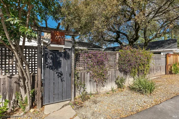 $1,098,000 | 605 Calle Del Monte, Sonoma, CA 95476