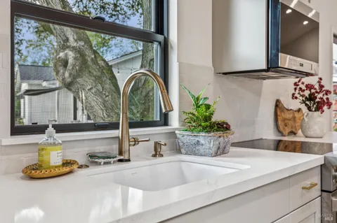 $1,098,000 | 605 Calle Del Monte, Sonoma, CA 95476