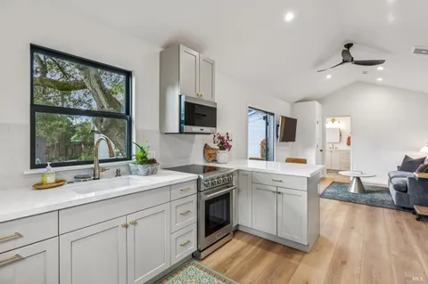 $1,098,000 | 605 Calle Del Monte, Sonoma, CA 95476