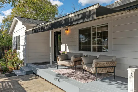 $1,098,000 | 605 Calle Del Monte, Sonoma, CA 95476