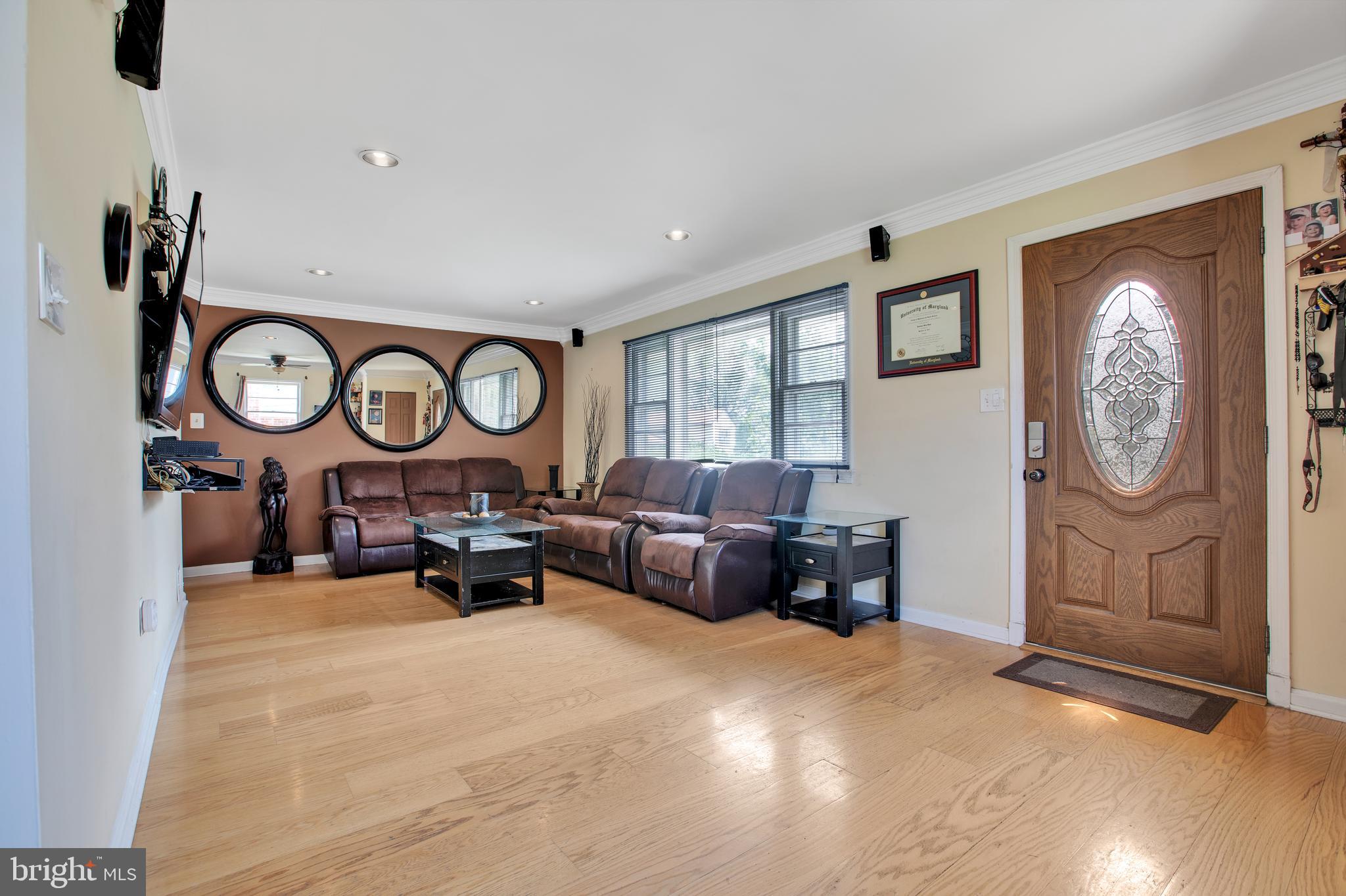 2611 Hughes Road Adelphi, MD 20783 - Photo 4 of 41 Spacious Living Room