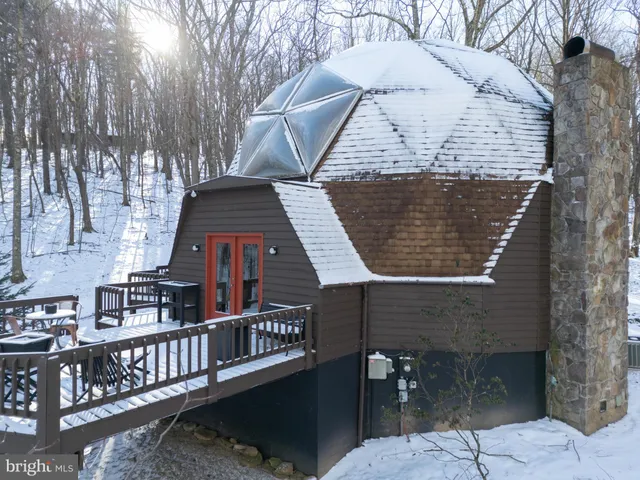 a view of an ocean view