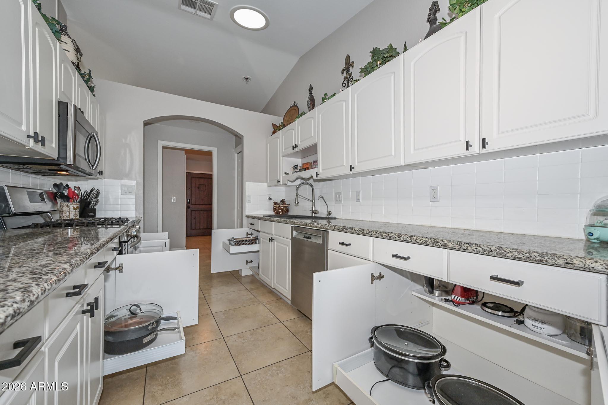 3043 North 34th Street Phoenix, AZ 85018 - Photo 26 of 36 Kitchen