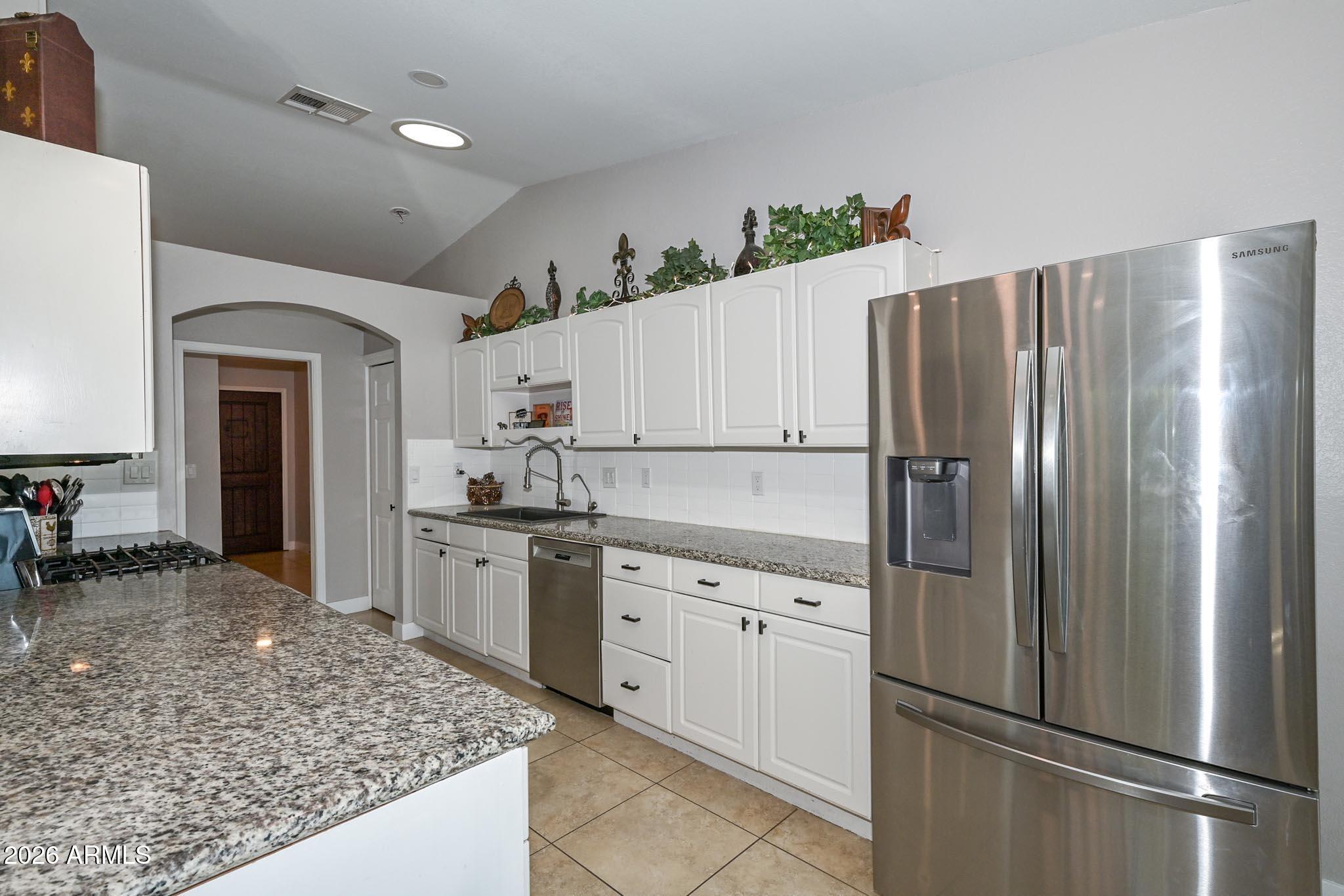 3043 North 34th Street Phoenix, AZ 85018 - Photo 6 of 36 Kitchen