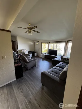 $199,900 | 15254 Highway 112, Sekiu, WA 98381