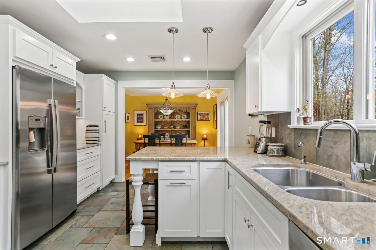 86 Seventy Acre Road Redding, CT 06896 - Photo 11 of 40