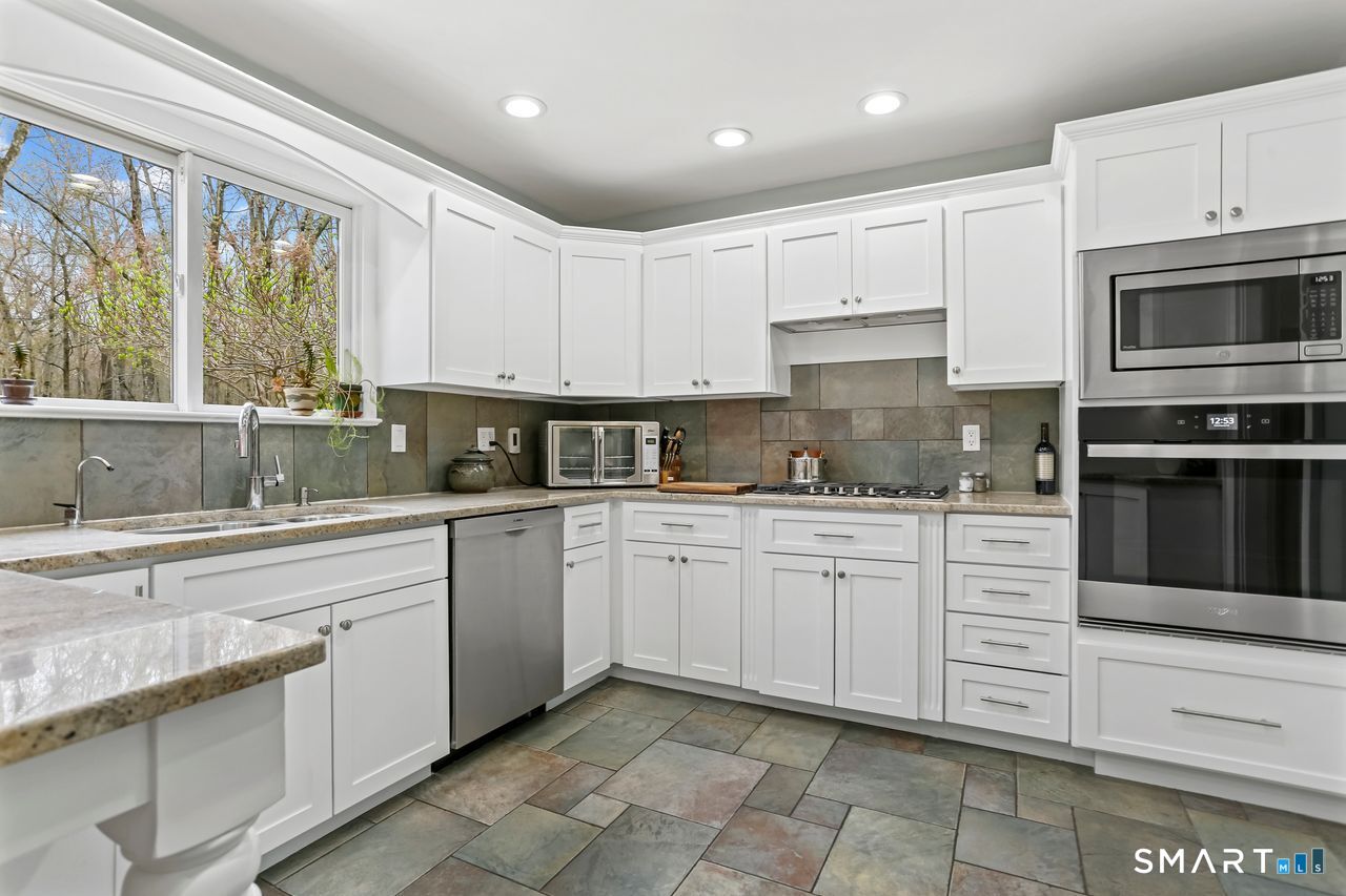 86 Seventy Acre Road Redding, CT 06896 - Photo 9 of 40