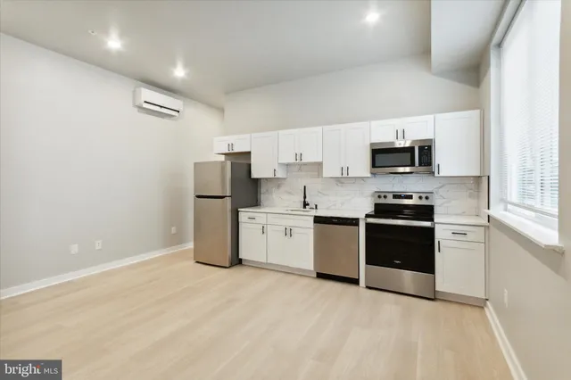 $1,000 | 316 South 52nd Street, Unit 2, Philadelphia, PA 19143