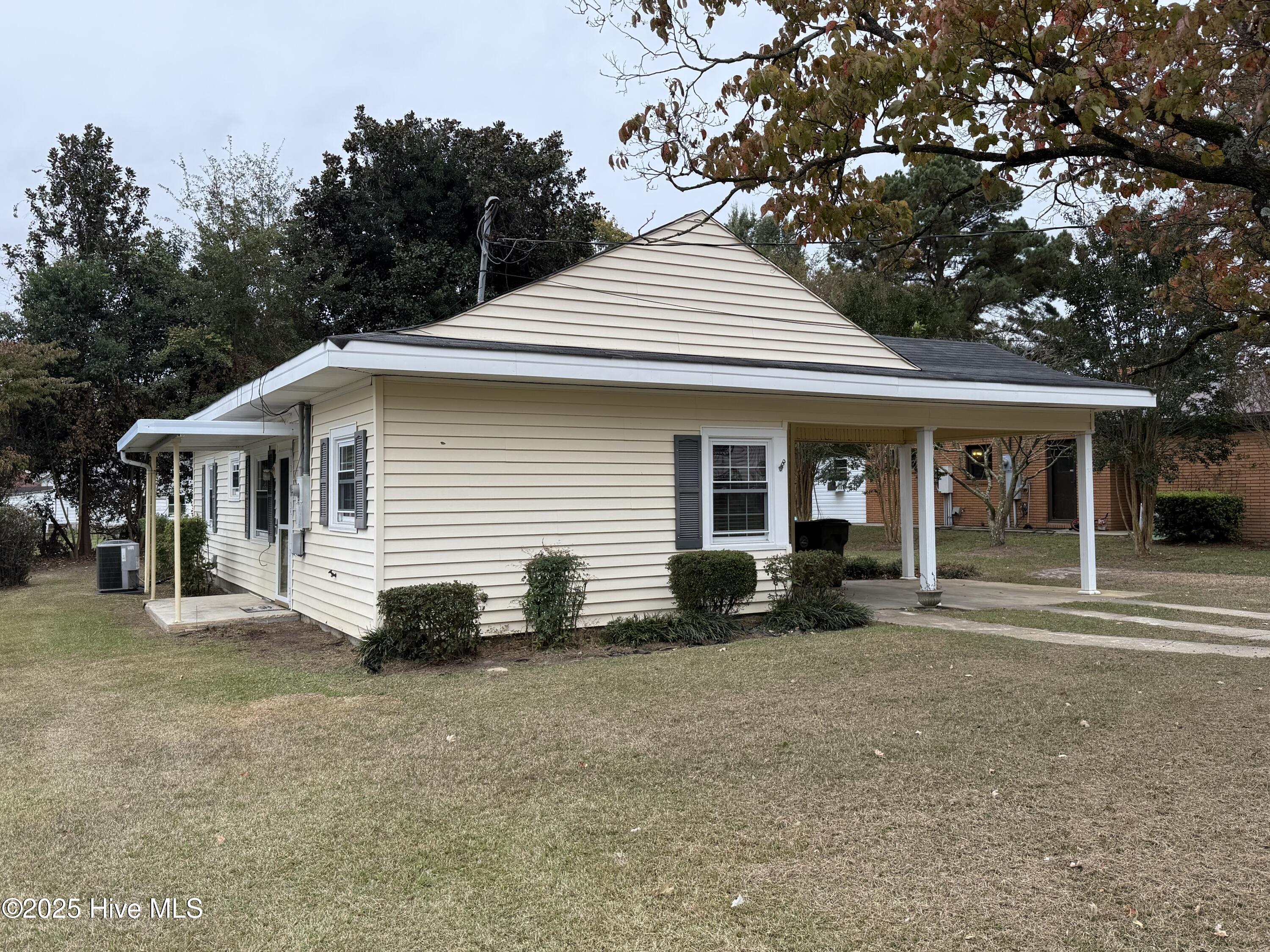 312 North Martin Street Mount Olive, NC 28365 - Photo 1 of 14 IMG_4546