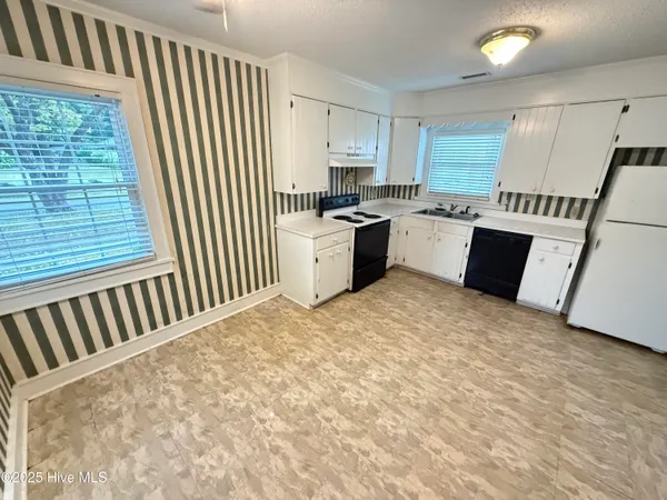 $139,900 | 312 North Martin Street, Mount Olive, NC 28365
