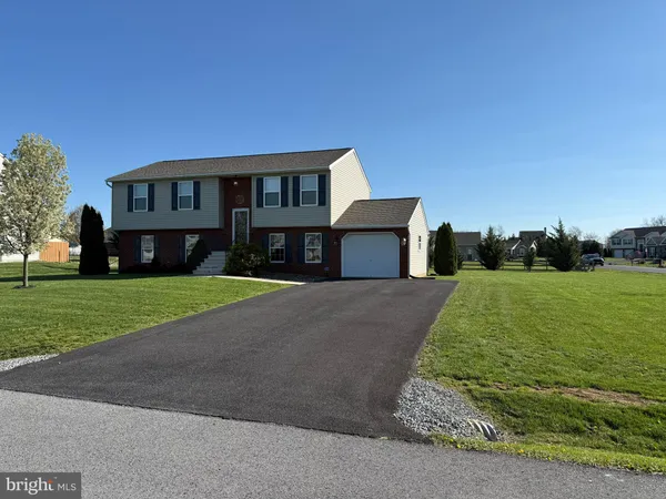 $384,999 | 852 Bristol Drive, Greencastle, PA 17225