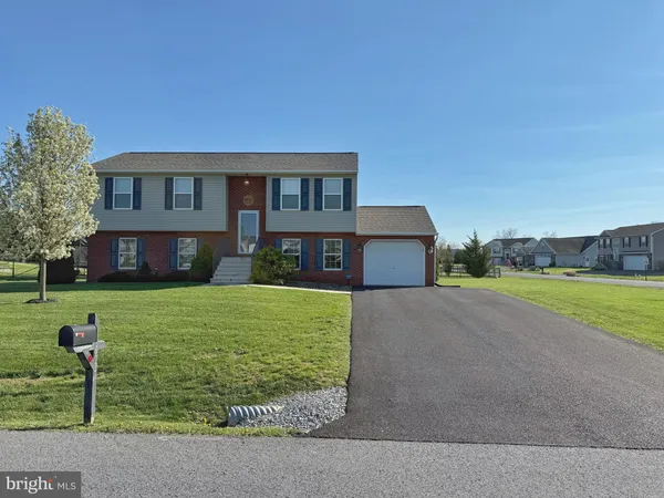 $384,999 | 852 Bristol Drive, Greencastle, PA 17225