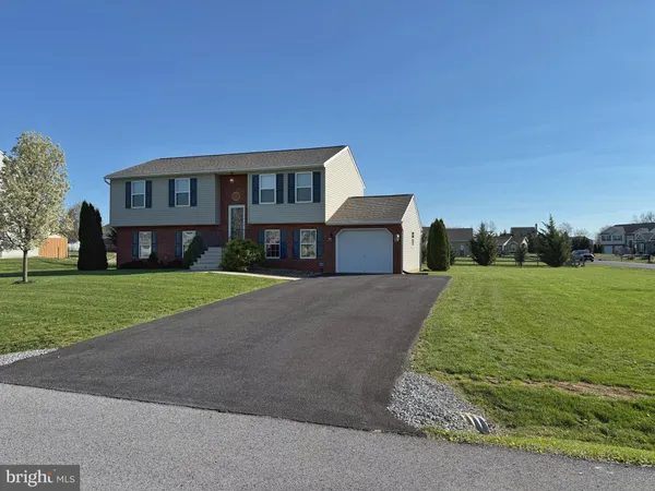 $384,999 | 852 Bristol Drive, Greencastle, PA 17225
