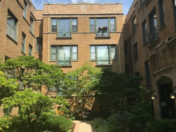 $1,700 | 7023.5 North Sheridan Road, Unit 1N, Chicago, IL 60626