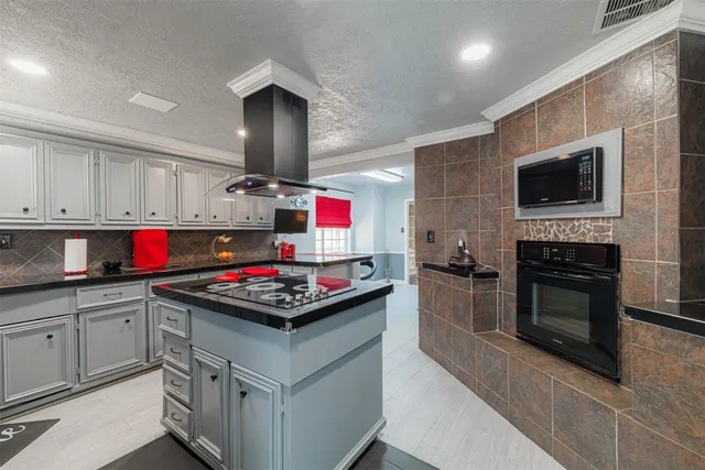 $370,000 | 8119 Birchglen Lane, Houston, TX 77070