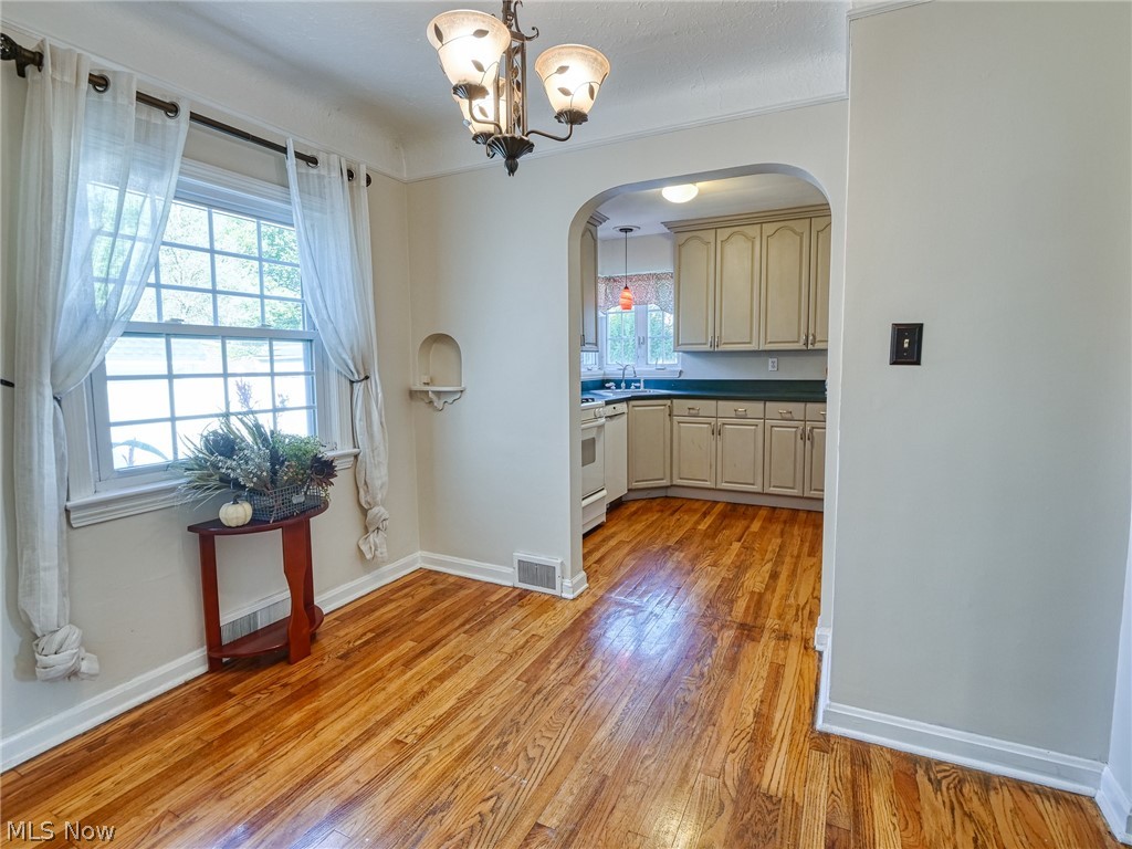 15834 Munn Road Cleveland, OH 44111 - Photo 4 of 21 Gallery Image 4