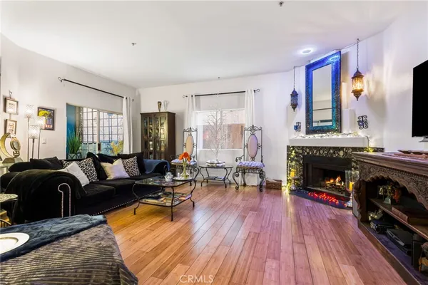 $899,000 | 10626 Valley Spring Lane, Unit 103, Toluca Lake, CA 91602