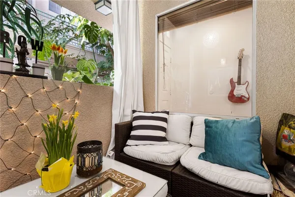 $899,000 | 10626 Valley Spring Lane, Unit 103, Toluca Lake, CA 91602