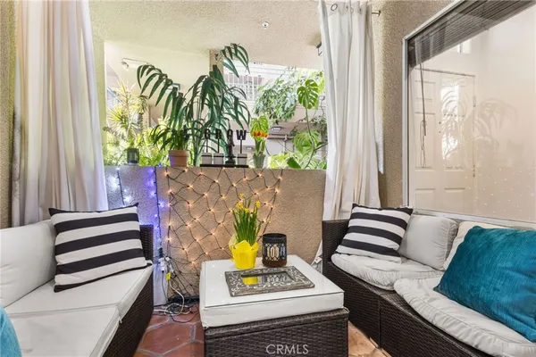 $899,000 | 10626 Valley Spring Lane, Unit 103, Toluca Lake, CA 91602