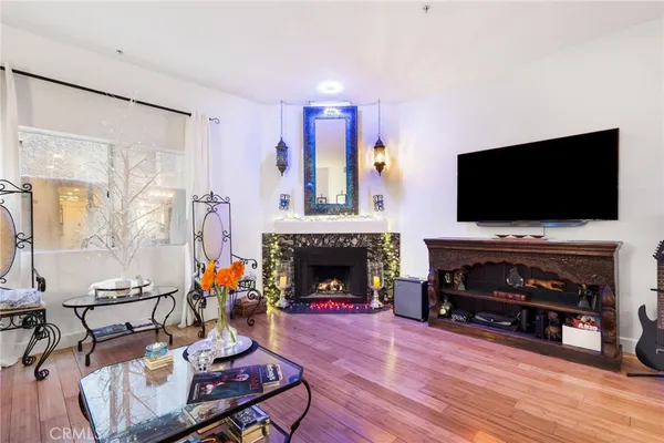 $899,000 | 10626 Valley Spring Lane, Unit 103, Toluca Lake, CA 91602