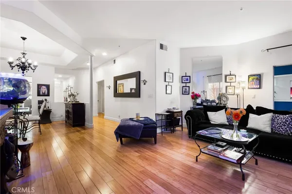 $899,000 | 10626 Valley Spring Lane, Unit 103, Toluca Lake, CA 91602