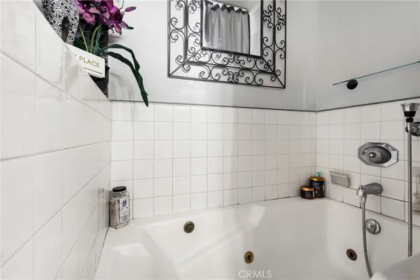 $899,000 | 10626 Valley Spring Lane, Unit 103, Toluca Lake, CA 91602