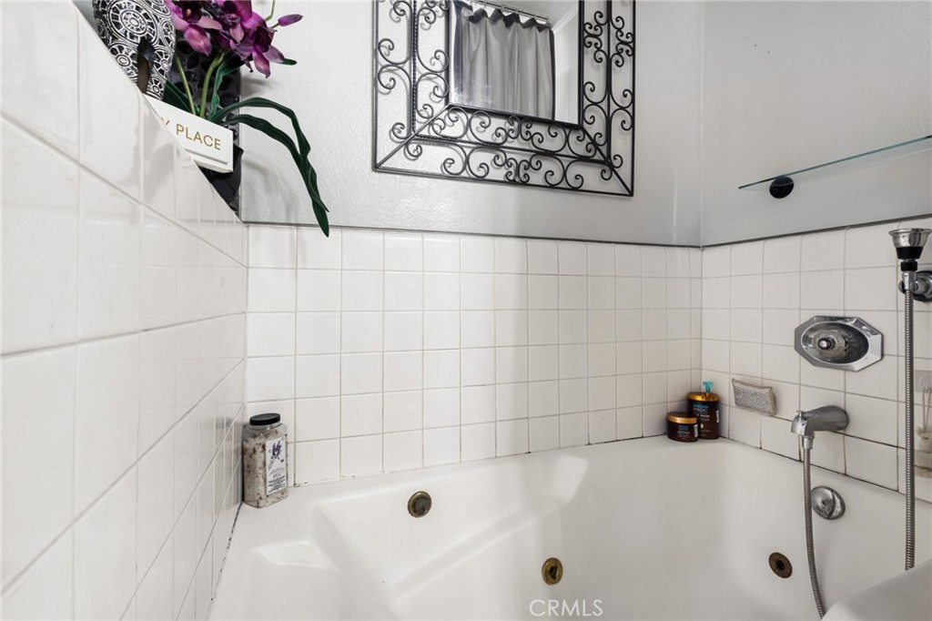 10626 Valley Spring Lane, Unit 103 Toluca Lake, CA 91602 - Photo 31 of 44 a bathroom with a tub