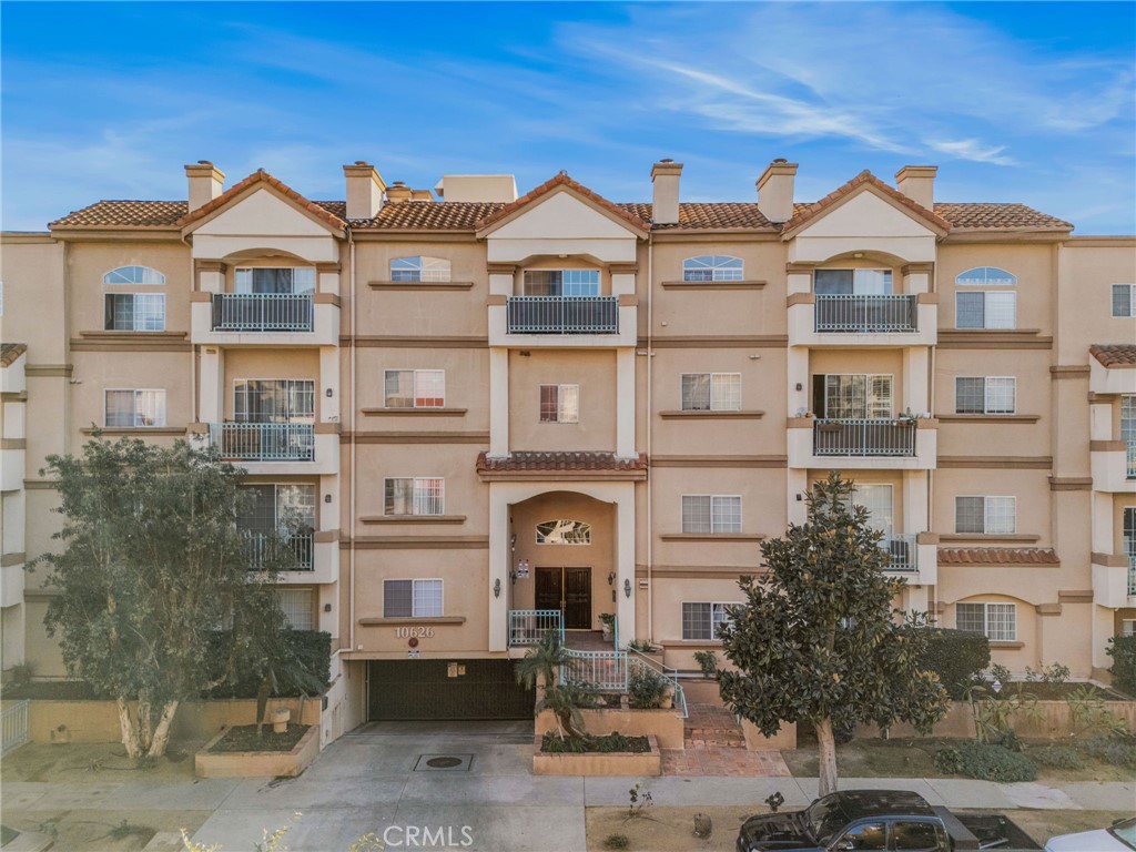 10626 Valley Spring Lane, Unit 103 Toluca Lake, CA 91602 - Photo 4 of 44