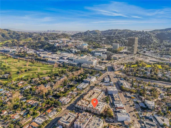 $899,000 | 10626 Valley Spring Lane, Unit 103, Toluca Lake, CA 91602