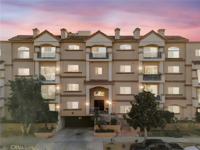 $900,000 | 10626 Valley Spring Lane, Unit 103, Toluca Lake, CA 91602