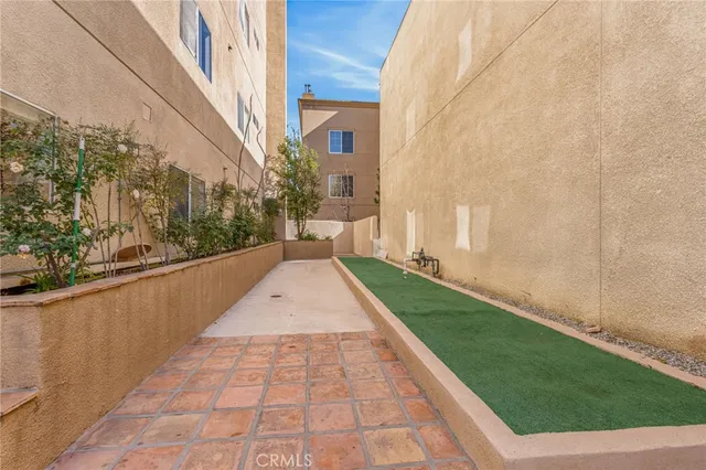 $900,000 | 10626 Valley Spring Lane, Unit 103, Toluca Lake, CA 91602