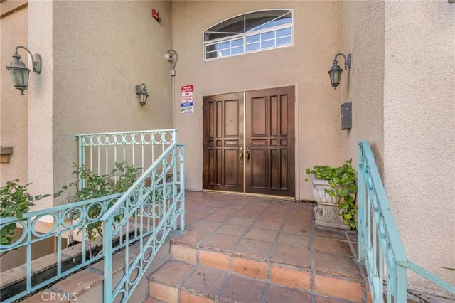 $900,000 | 10626 Valley Spring Lane, Unit 103, Toluca Lake, CA 91602