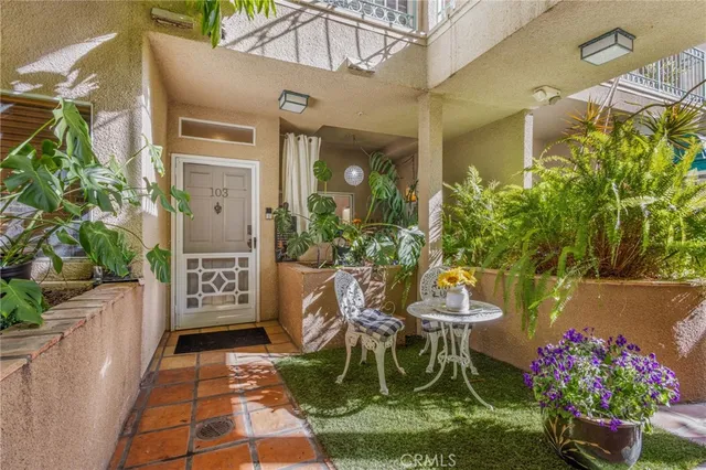 $900,000 | 10626 Valley Spring Lane, Unit 103, Toluca Lake, CA 91602