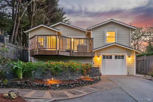 $2,025,000 | 215 Chapman Drive, Corte Madera, CA 94925