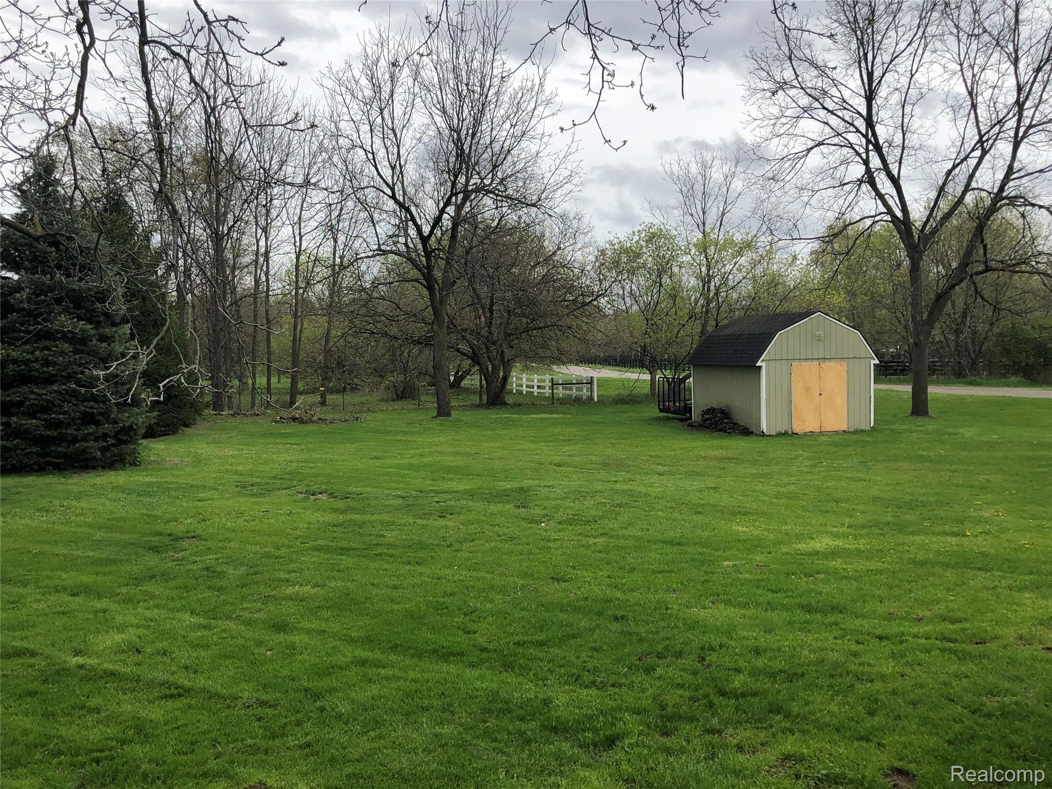 520 North Tipsico Lake Road Highland, MI 48357 - Photo 32 of 34 yard 1.jpg